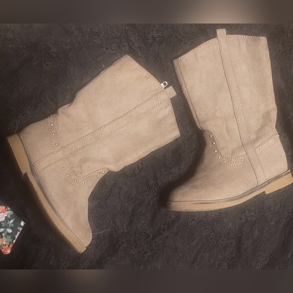 Adorable Children's Place taupe boots size 5c lined zips suede